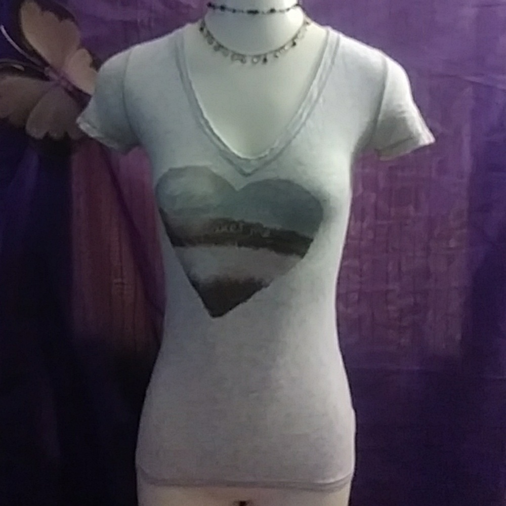 AE T-Shirt. 2/10$